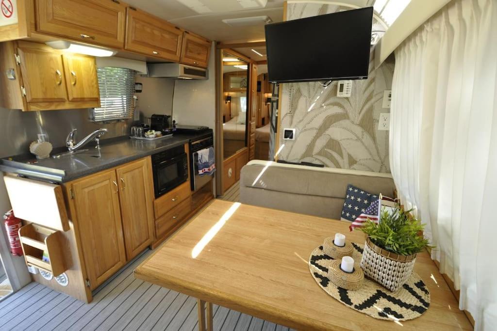 Airstream Retro Usa Caravan Apartamento Earnewâld Exterior foto