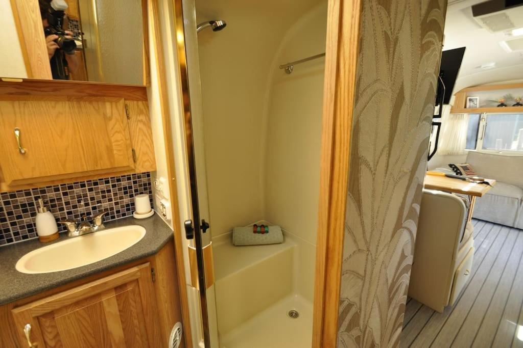 Airstream Retro Usa Caravan Apartamento Earnewâld Exterior foto